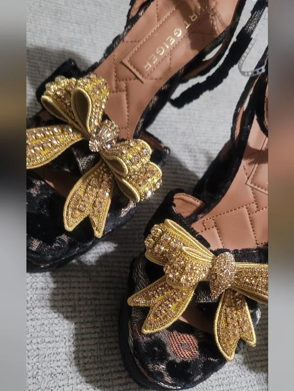 KURT GEIGER London BOW PLATFORMS